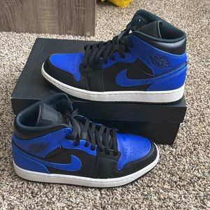 Jordan 1’s Hyper Royal Mid